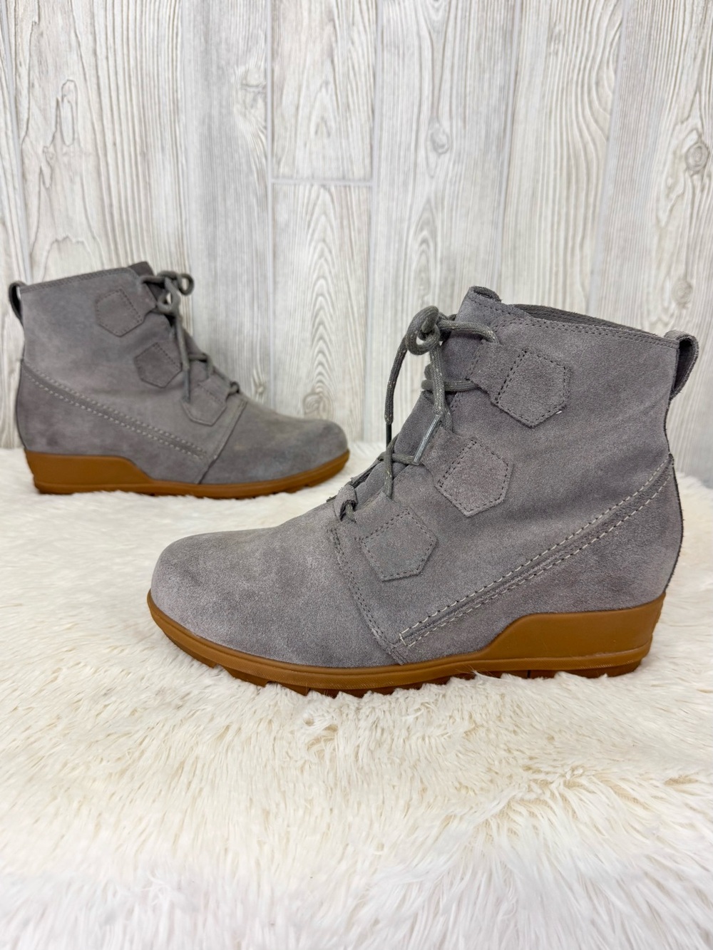 Sorel Evie Gray Suede Waterproof Lace Up Lug Sole Wedge Heel Ankle Boots Size 11